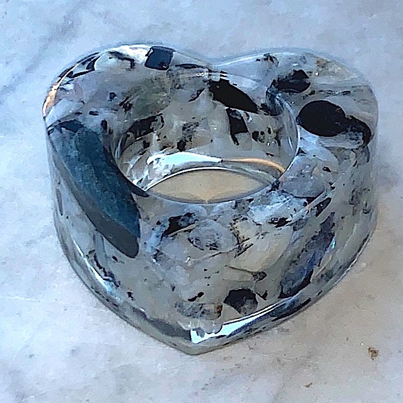 RESIN NATURAL RAINBOW MOONSTONE CHUNKS HEART SHAPED SPHERE HOLDER HAND CRAFTED - Picture 3 of 7